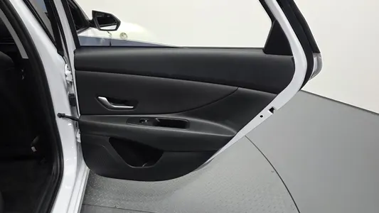 Hyundai (CN7) 1.6 LPi () 2023 26