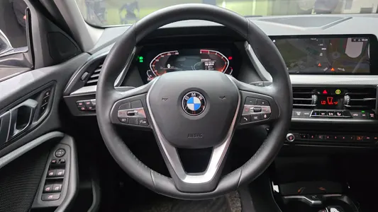 BMW 1 Series (F40) 118d 2021 13