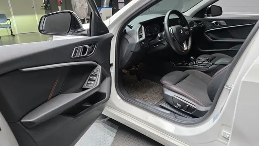 BMW 1 Series (F40) 118d 2021 10