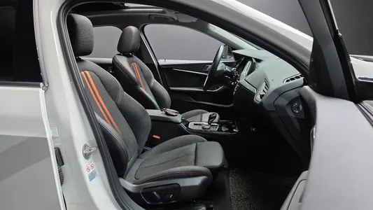 BMW 1 Series (F40) 118d 2021 26