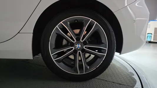 BMW 1 Series (F40) 118d 2021 21