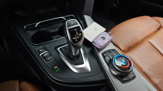 BMW 3 Series (F30) 330i M 2018 8