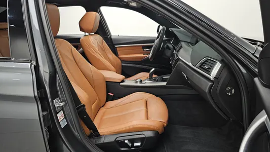 BMW 3 Series (F30) 330i M 2018 10