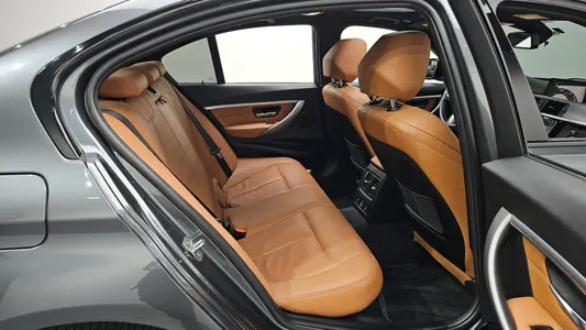 BMW 3 Series (F30) 330i M 2018 11
