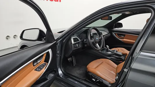 BMW 3 Series (F30) 330i M 2018 9