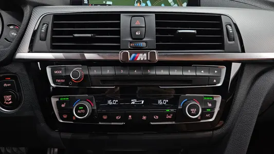BMW 3 Series (F30) 330i M 2018 18