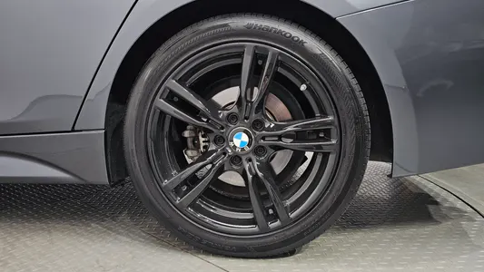 BMW 3 Series (F30) 330i M 2018 21