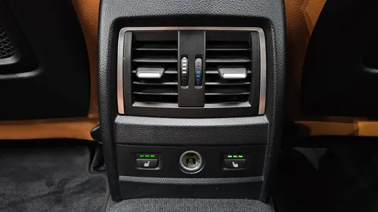 BMW 3 Series (F30) 330i M 2018 32