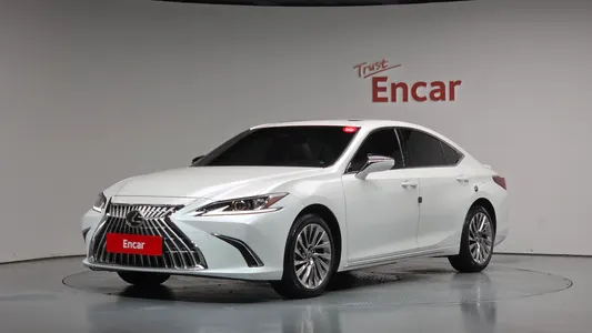 Lexus ES300h 7 2025