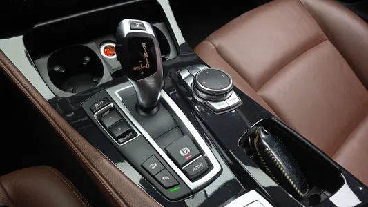 BMW 5 Series (F10) 520d xDrive 2014 9