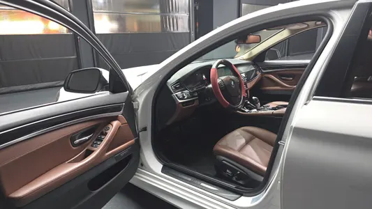 BMW 5 Series (F10) 520d xDrive 2014 10