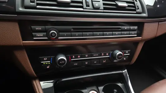 BMW 5 Series (F10) 520d xDrive 2014 17