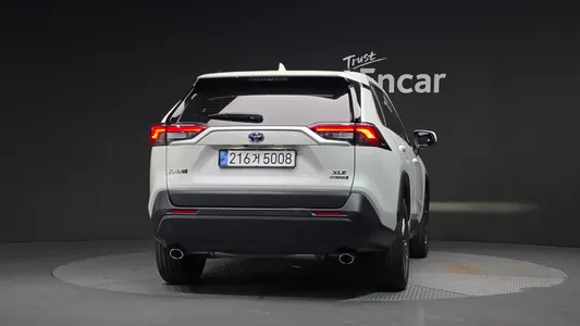 Toyota RAV4 5 2.5 2WD 2022 4