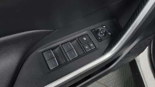 Toyota RAV4 5 2.5 2WD 2022 11