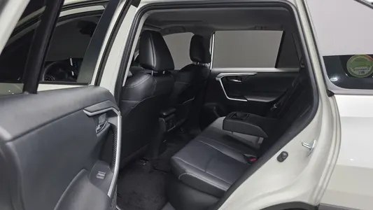Toyota RAV4 5 2.5 2WD 2022 17
