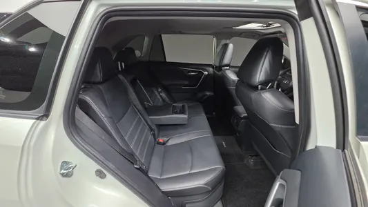 Toyota RAV4 5 2.5 2WD 2022 18