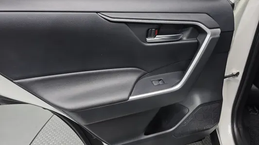 Toyota RAV4 5 2.5 2WD 2022 25