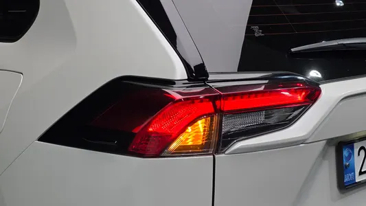 Toyota RAV4 5 2.5 2WD 2022 23