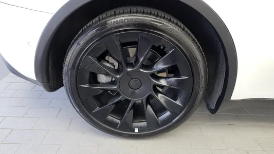 Tesla Y RWD 2021 5