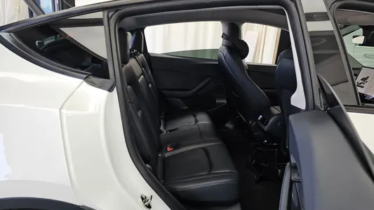 Tesla Y RWD 2021 12