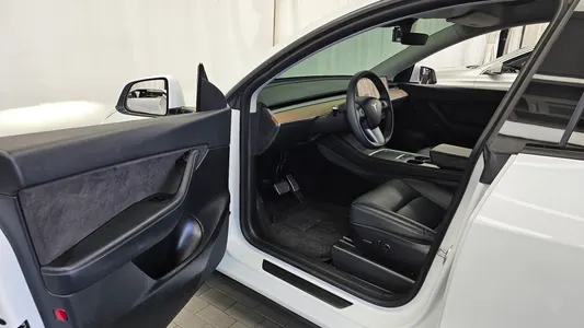 Tesla Y RWD 2021 10