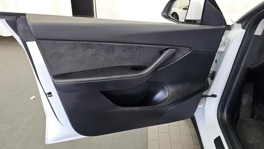 Tesla Y RWD 2021 24