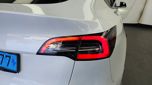 Tesla Y RWD 2021 23