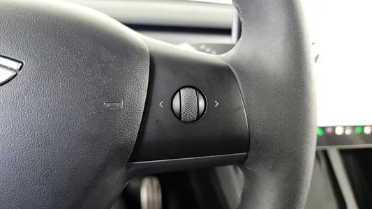 Tesla Y RWD 2021 31
