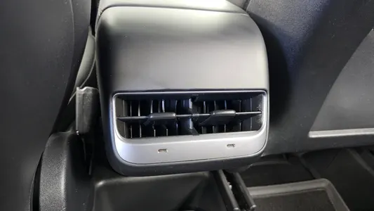 Tesla Y RWD 2021 34
