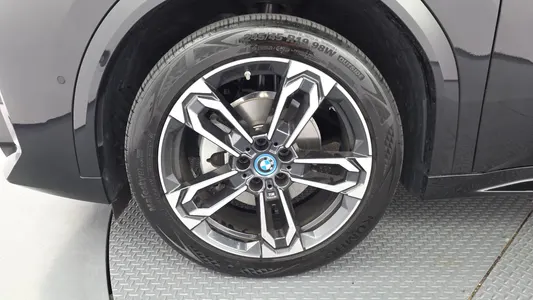 BMW iX2 (U10) eDrive 20 M 2024 5