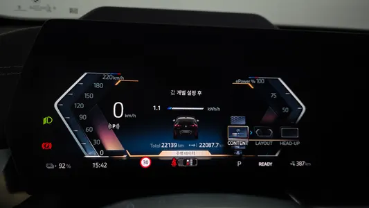 BMW iX2 (U10) eDrive 20 M 2024 8