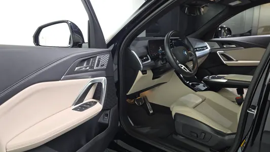 BMW iX2 (U10) eDrive 20 M 2024 10