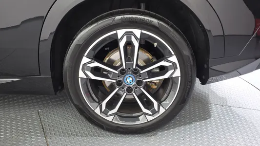 BMW iX2 (U10) eDrive 20 M 2024 21