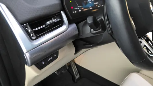 BMW iX2 (U10) eDrive 20 M 2024 28