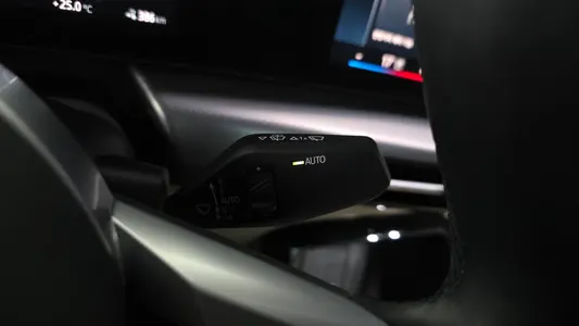 BMW iX2 (U10) eDrive 20 M 2024 29