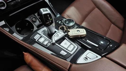 BMW 5 Series (F10) 520d 2013 9