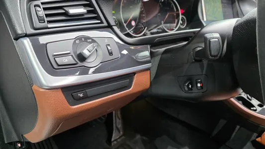 BMW 5 Series (F10) 520d 2013 12