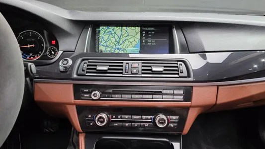 BMW 5 Series (F10) 520d 2013 17
