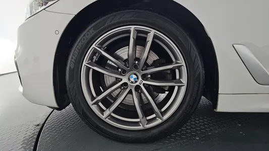 BMW 5 Series (G30) 520d M 2017 4