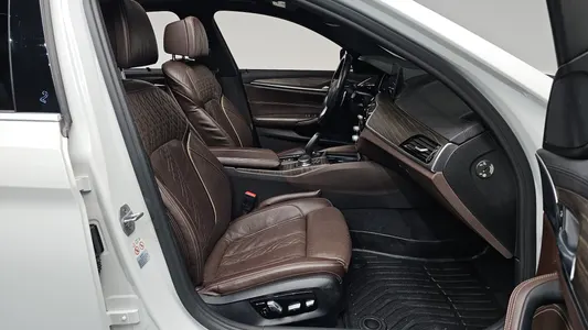BMW 5 Series (G30) 520d M 2017 10