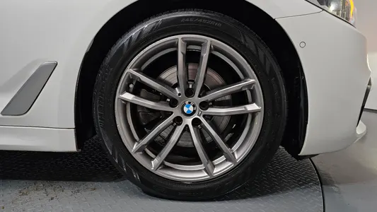 BMW 5 Series (G30) 520d M 2017 21