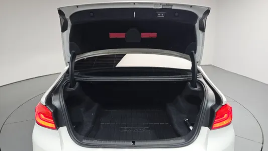 BMW 5 Series (G30) 520d M 2017 36