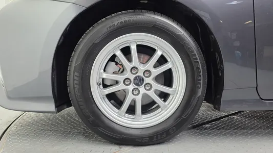 Toyota 4 1.8 E 2016 5