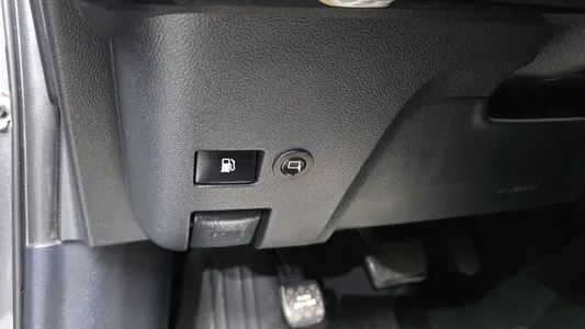 Toyota 4 1.8 E 2016 18