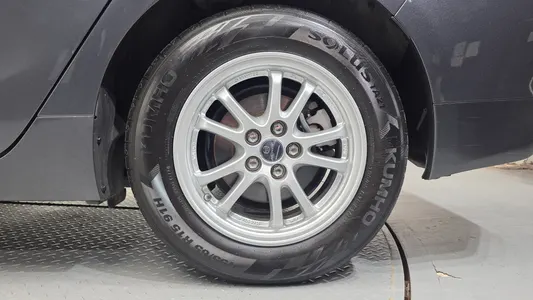 Toyota 4 1.8 E 2016 21