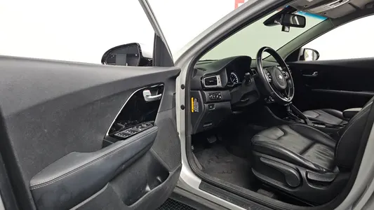 Kia Niro 2016 10