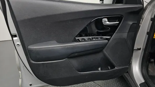 Kia Niro 2016 25