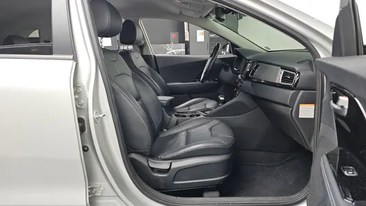 Kia Niro 2016 27