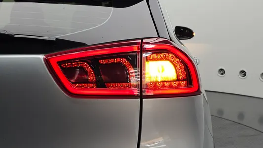 Kia Niro 2016 24