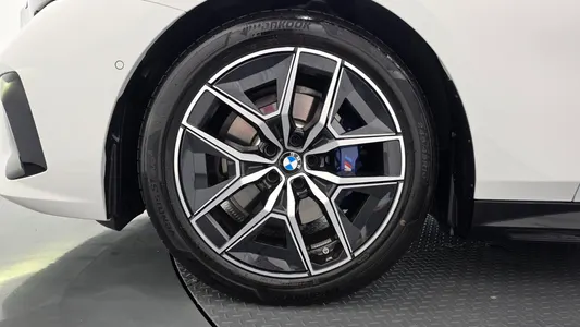 BMW 5 Series (G60) 520i M 2025 5